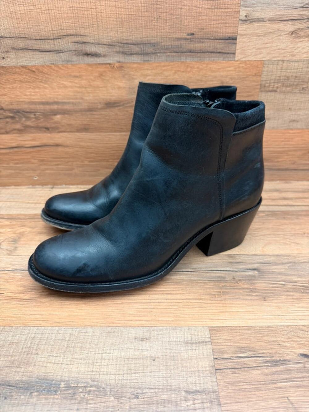 Wolverine 1000 Mile Zadie size 8 Ankle Bootie Zip Block Heel Black Leather
